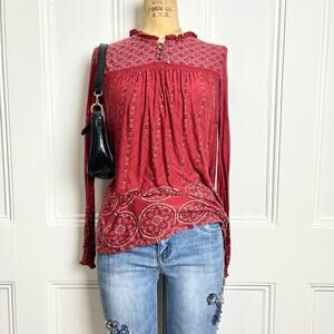 Vintage x America red blouse with flowy bohochic fit boho pattern ruffled collar